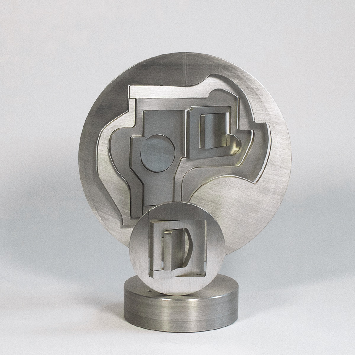 «Drehspiel aus zwei Scheiben», 1965 (Aluminium, H 34 cm, ø 28 / 12 cm, WG 65 – 73 M)