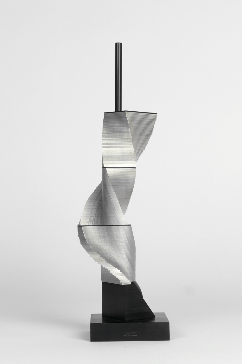 «Spiralen Halbquadrat» 1968/70 (Aluminium, WG 68/70 – 567 M 1)