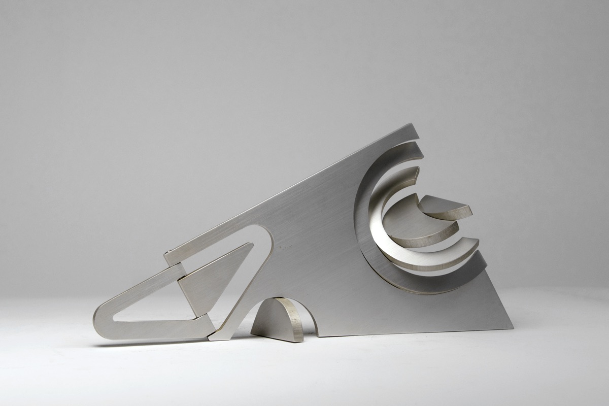 «Vom Vier- zum Dreieck», 1968 (Multiple, Aluminium, 15 x 24,5 x 0,8 cm, WG 68 – S 28)