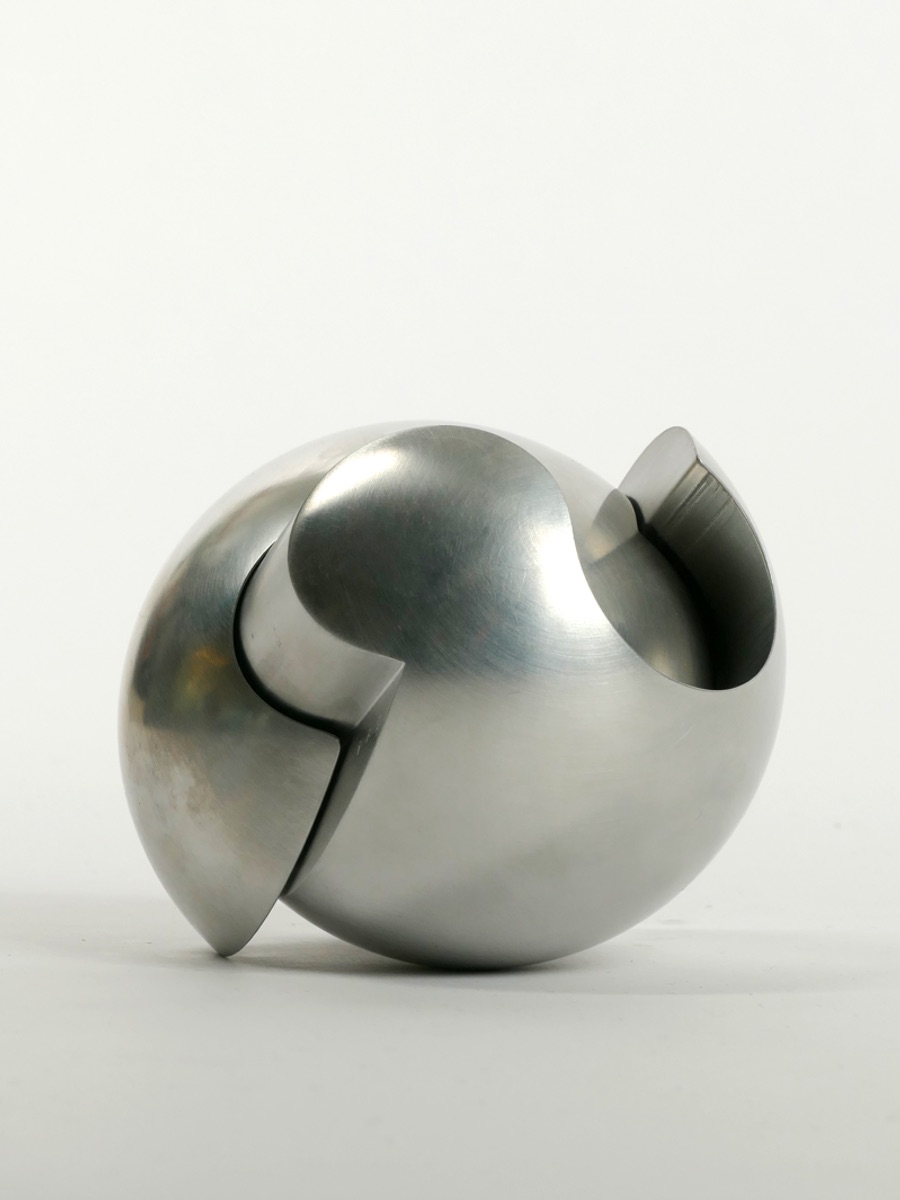 «Zwillingskugel», 1969 (Aluminium, Multiple, ø 9,7 cm, WG 69 – S 27)