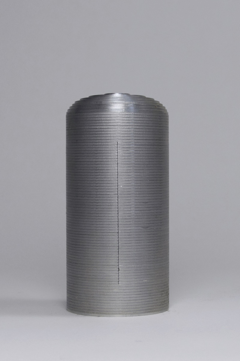 «Meditationszylinder», 1972 (Alu, H 16,5, ø 8 cm, WG 72 – S 51 – AP 1)