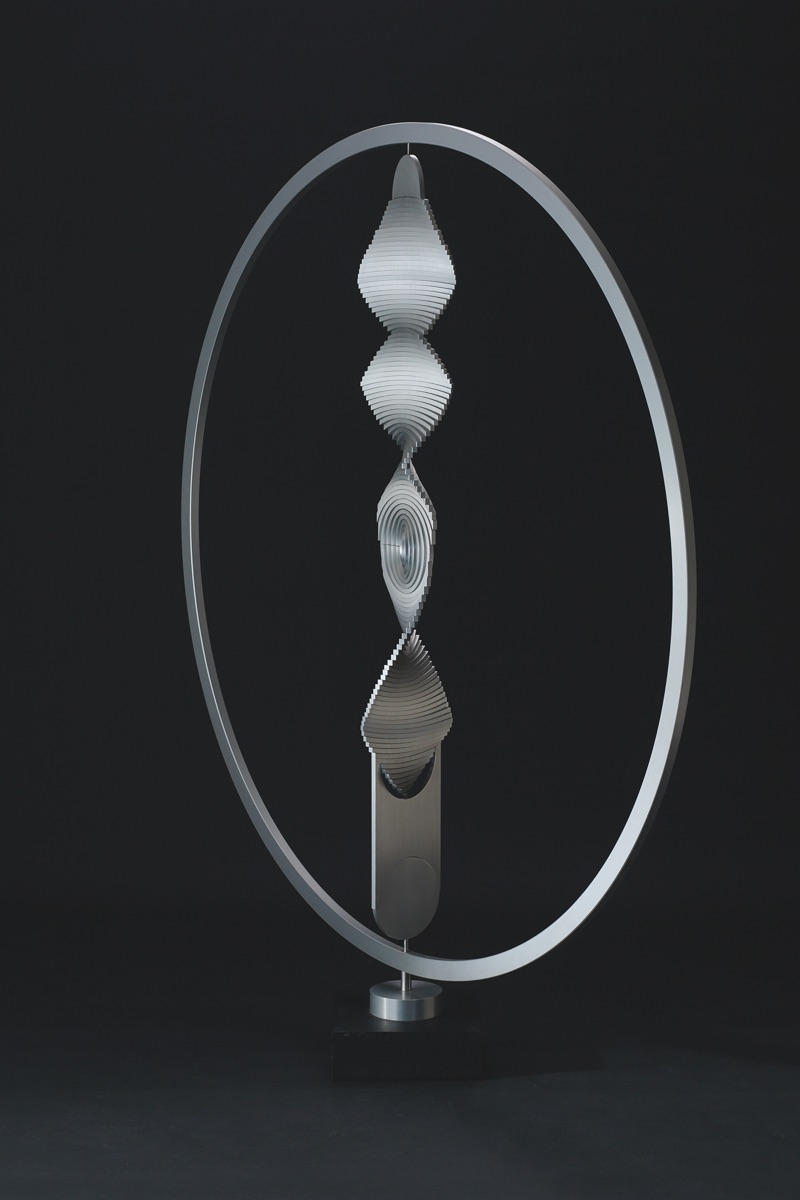 «Aus der Mitte», 1974/75 (Alu, H 188,5 cm, ø 170 cm, WG 75 – 686 M)