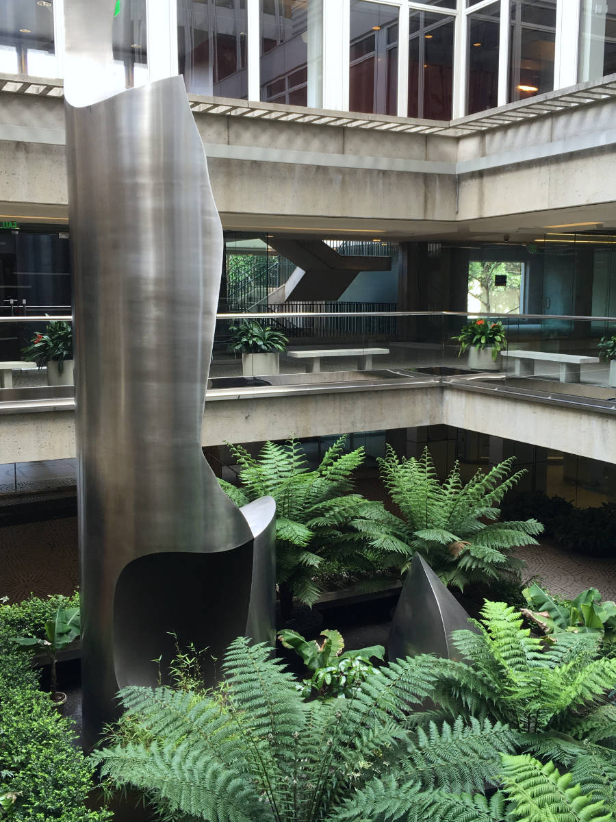 «Two Columns with Wedge» – fotografiert 2016 von Haig Khachatoorian