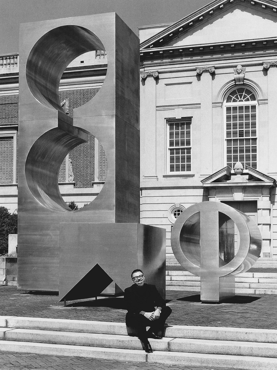 Mit der Skulptur «Symbol» vor dem Virginia Museum of Fine Arts, Richmond 1972